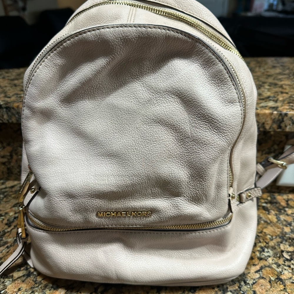 Authentic Michael Kors Beige Backpack and Wallet Set - Picture 2 of 11